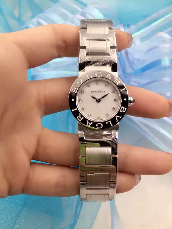 ブルガリ時計正面デザイン